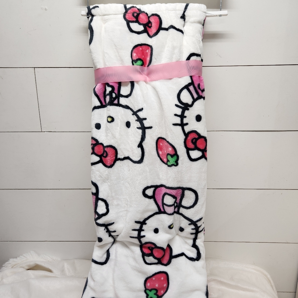 Hello Kitty Strawberry Milkshake 60x70 Throw Blanket []